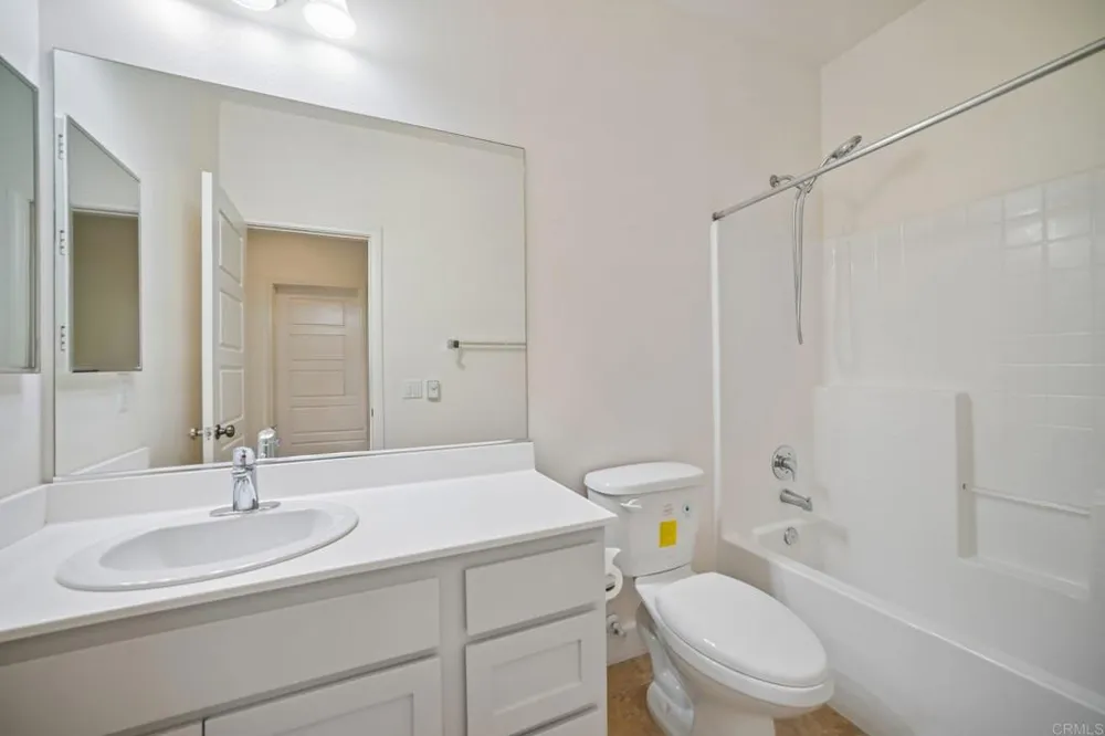 2487 Ascending Oaks Lane #1 Simi Valley, CA 93063