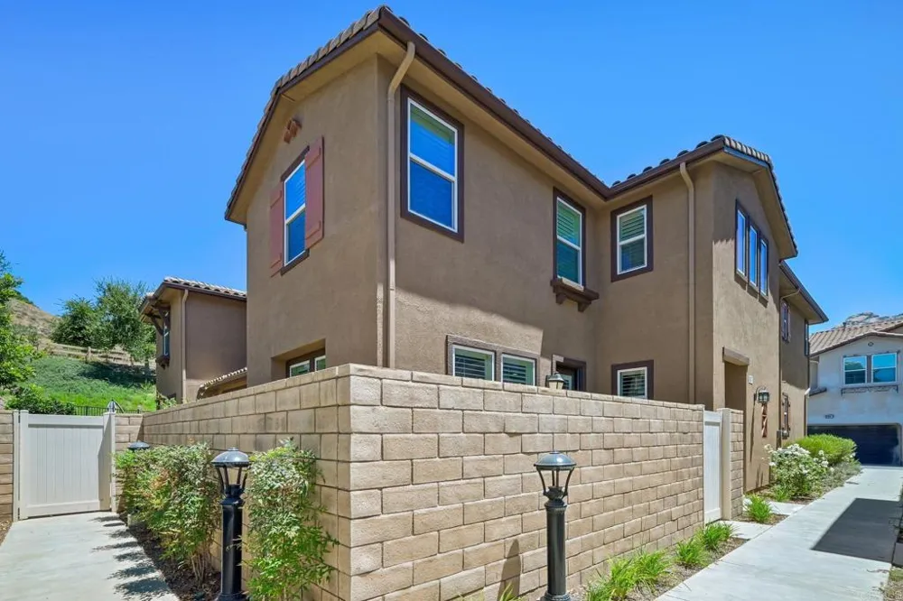 2487 Ascending Oaks Lane #1 Simi Valley, CA 93063