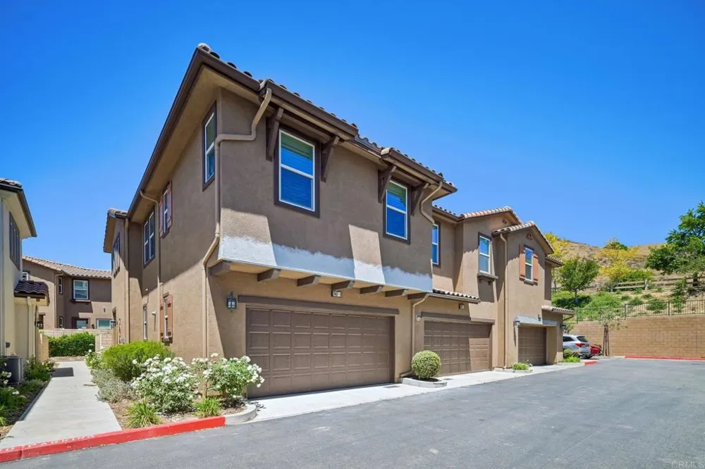 2487 Ascending Oaks Lane #1 Simi Valley, CA 93063