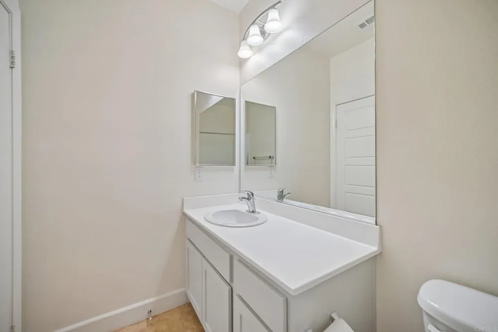 2487 Ascending Oaks Lane #1 Simi Valley, CA 93063