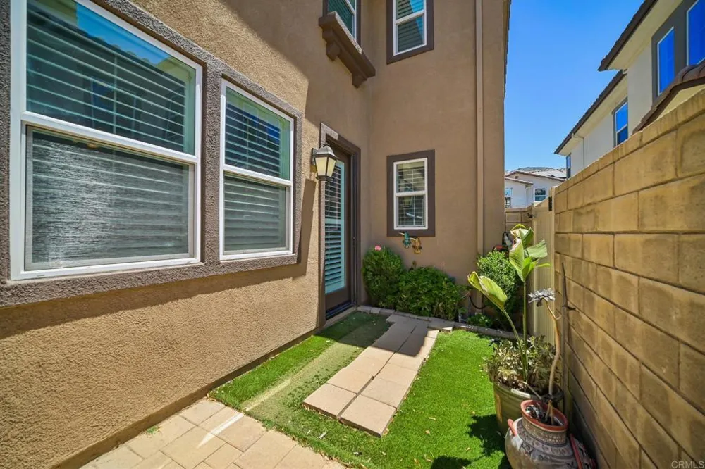 2487 Ascending Oaks Lane #1 Simi Valley, CA 93063