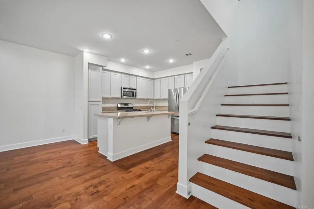 2487 Ascending Oaks Lane #1 Simi Valley, CA 93063