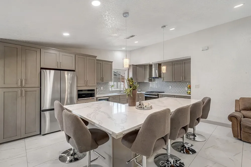2414 Etiwanda Avenue San Bernardino, CA 92410