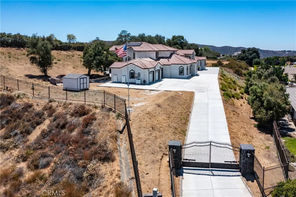 39625 County Line Yucaipa, CA 92399