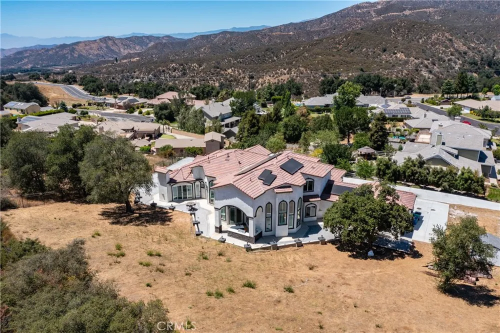 39625 County Line Yucaipa, CA 92399