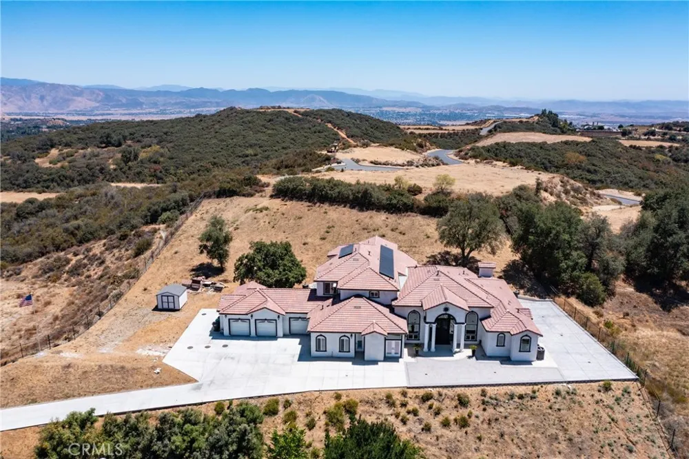 39625 County Line Yucaipa, CA 92399