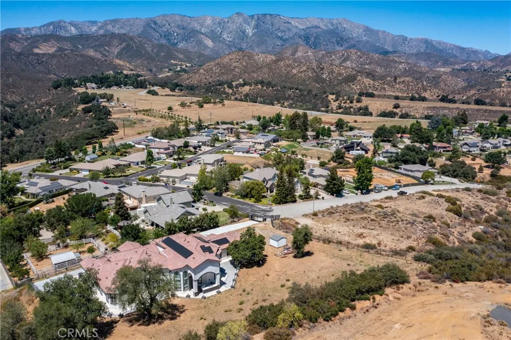39625 County Line Yucaipa, CA 92399