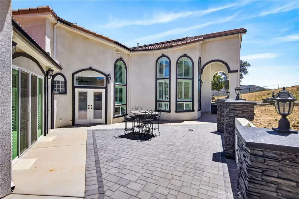 39625 County Line Yucaipa, CA 92399