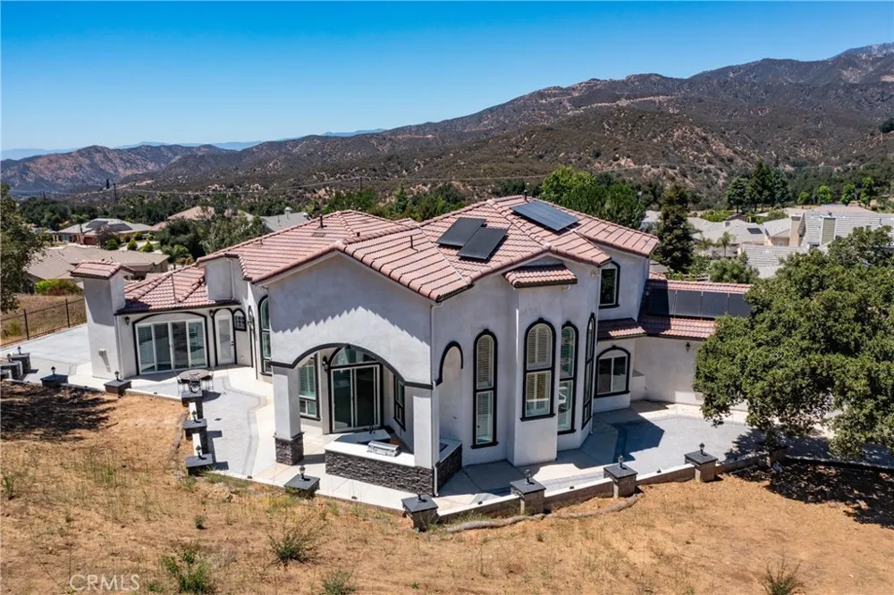 39625 County Line Yucaipa, CA 92399