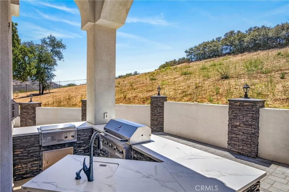 39625 County Line Yucaipa, CA 92399