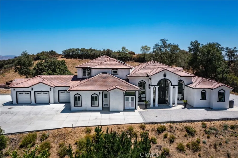 39625 County Line Yucaipa, CA 92399