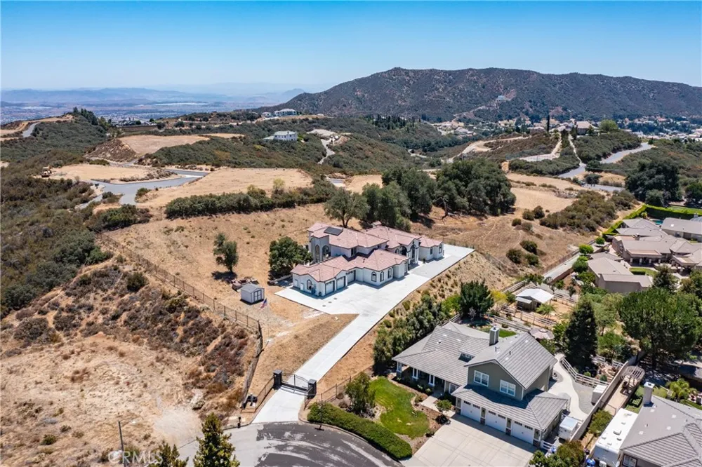 39625 County Line Yucaipa, CA 92399