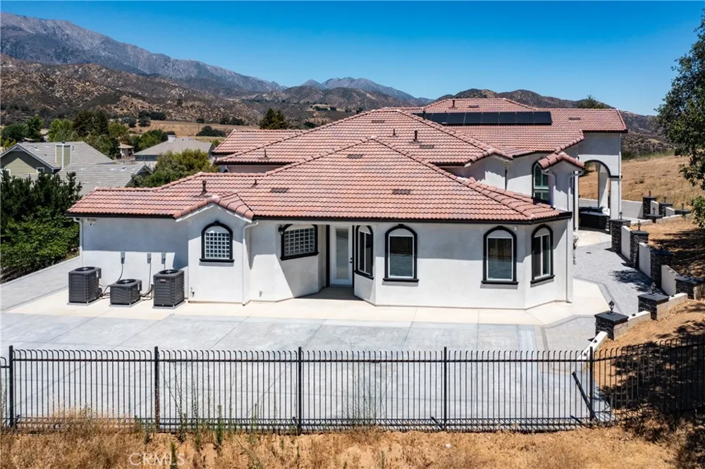 39625 County Line Yucaipa, CA 92399