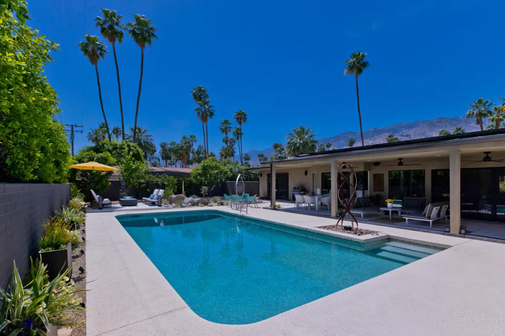 1060 S Paseo De Marcia Palm Springs, CA 92264