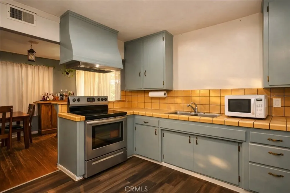 1017 W Avenue H8 Lancaster, CA 93534