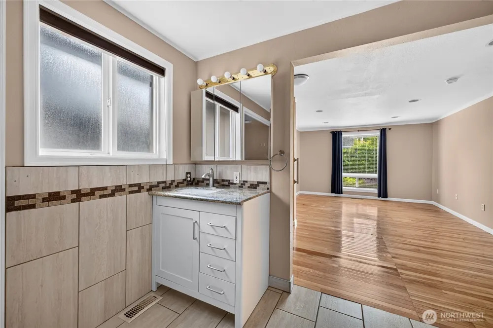 6502 Avondale Road SW #4 Lakewood, WA 98499