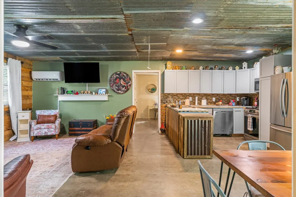 161 VZ County Road 3508 Edgewood, TX 75117