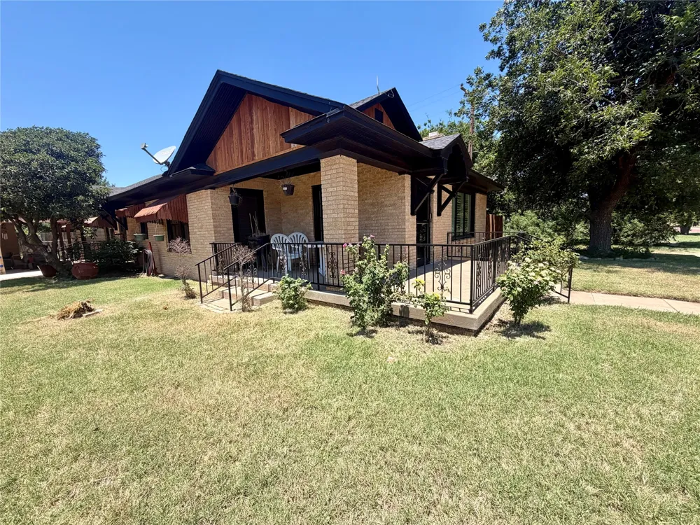 908 Cain Street Quanah, TX 79252