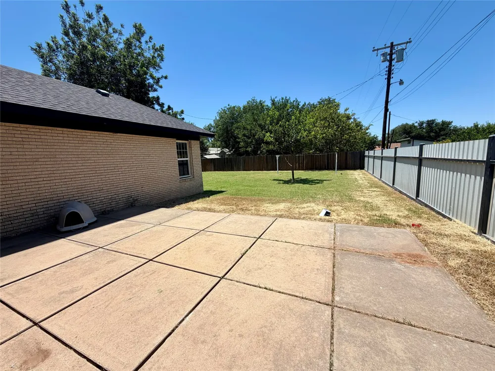 908 Cain Street Quanah, TX 79252
