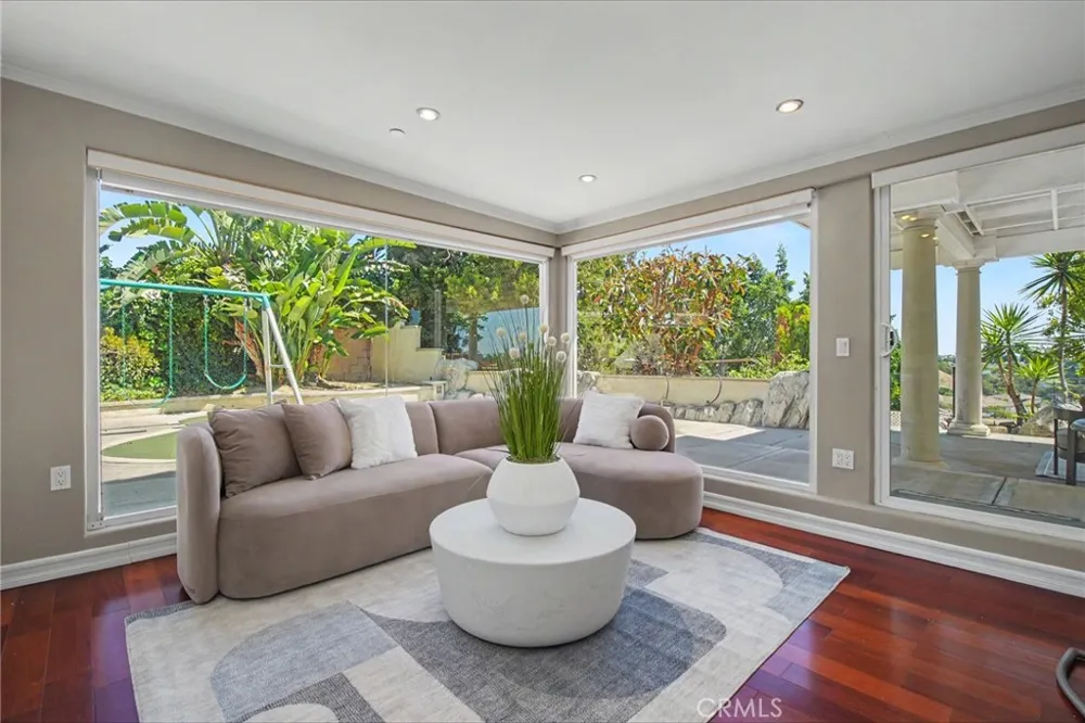 906 Summit Place Monterey Park, CA 91754