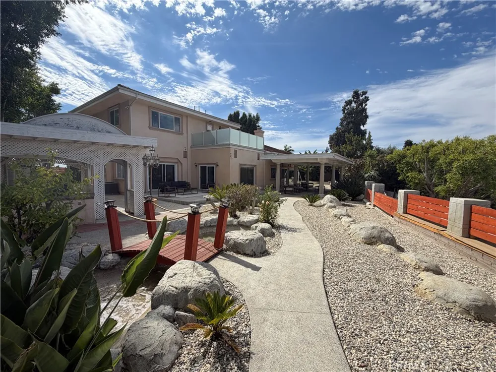 906 Summit Place Monterey Park, CA 91754
