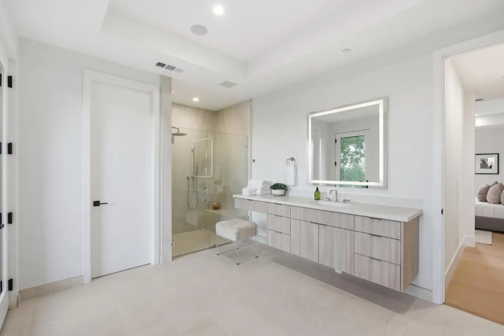 20388 Hill Avenue Saratoga, CA 95070