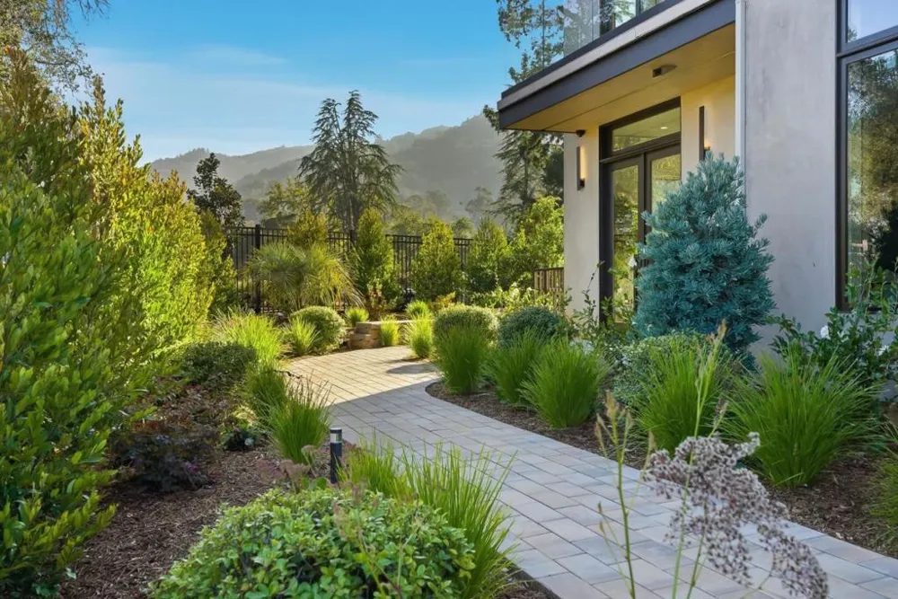 20388 Hill Avenue Saratoga, CA 95070