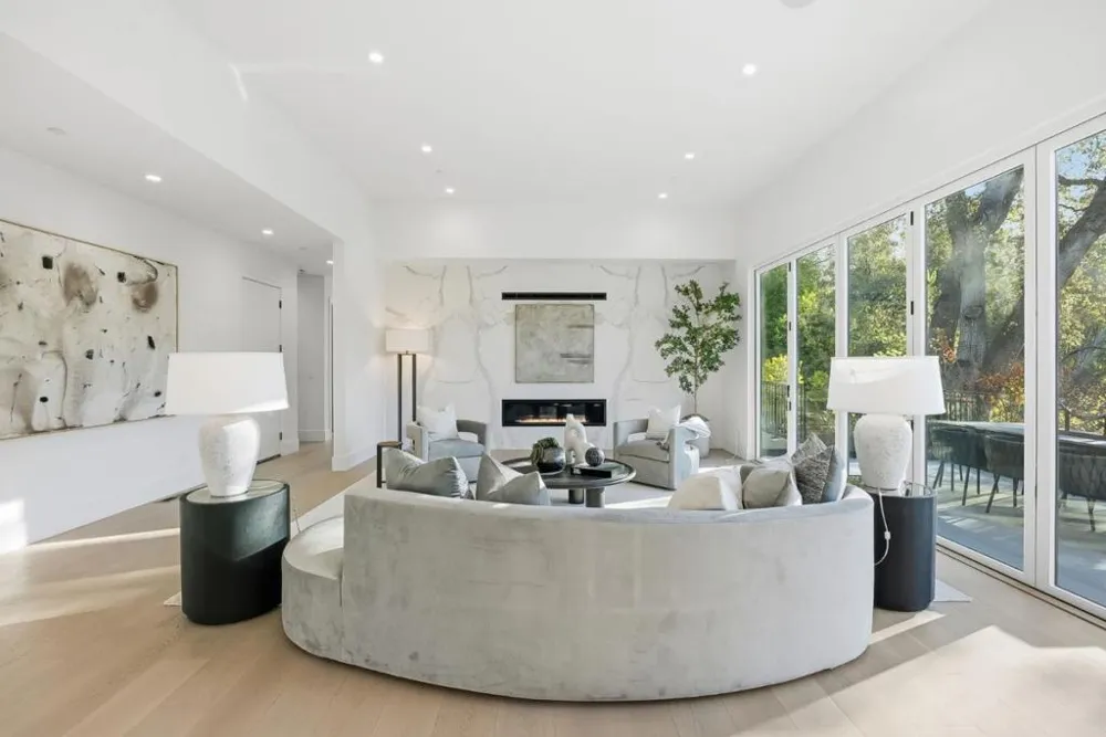 20388 Hill Avenue Saratoga, CA 95070