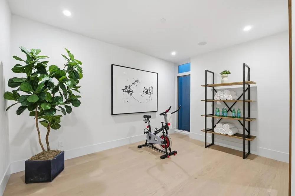 20388 Hill Avenue Saratoga, CA 95070