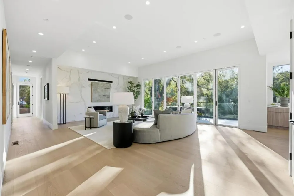 20388 Hill Avenue Saratoga, CA 95070