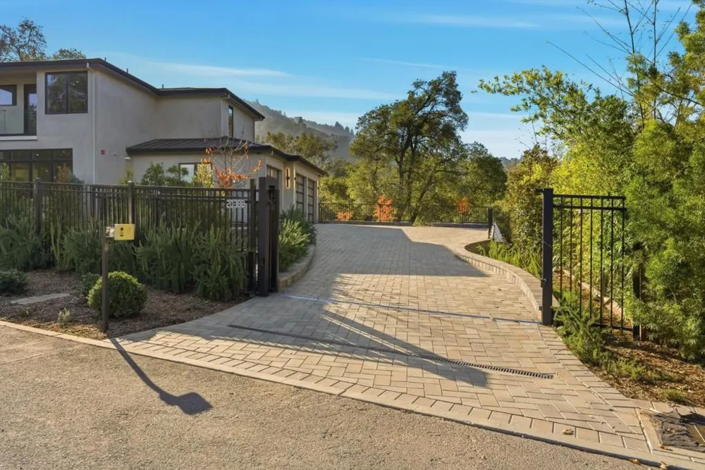 20388 Hill Avenue Saratoga, CA 95070