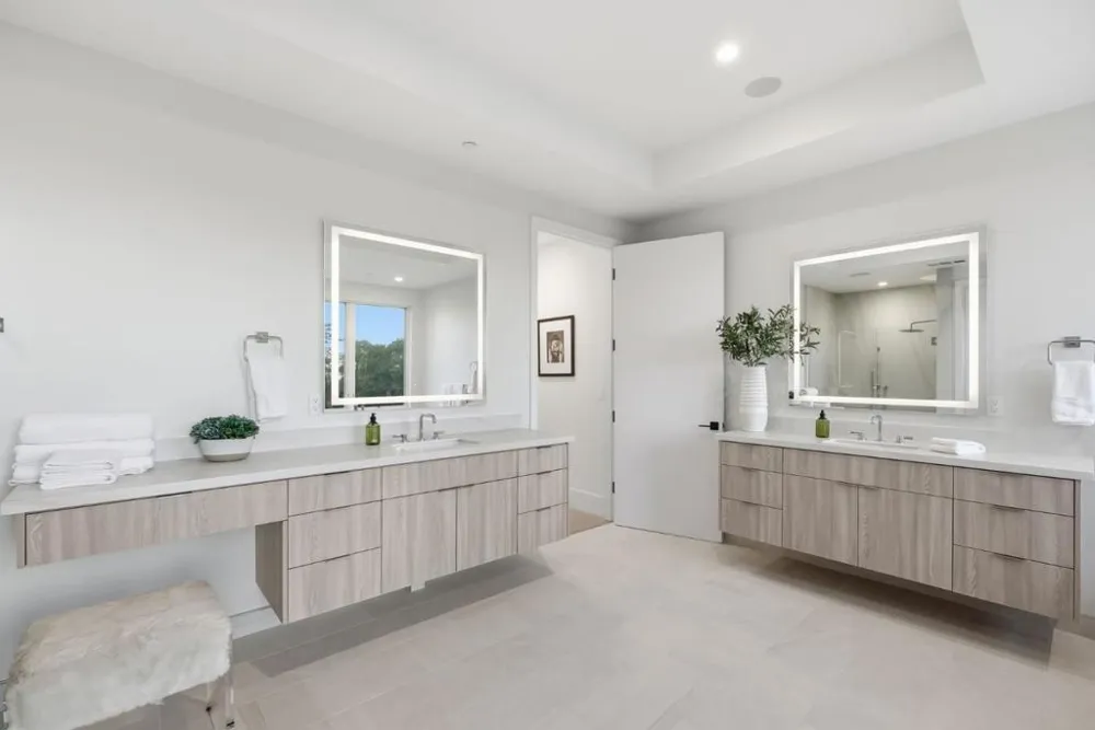 20388 Hill Avenue Saratoga, CA 95070