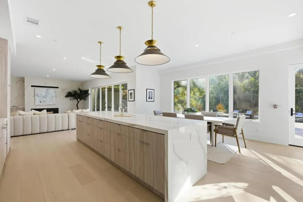 20388 Hill Avenue Saratoga, CA 95070