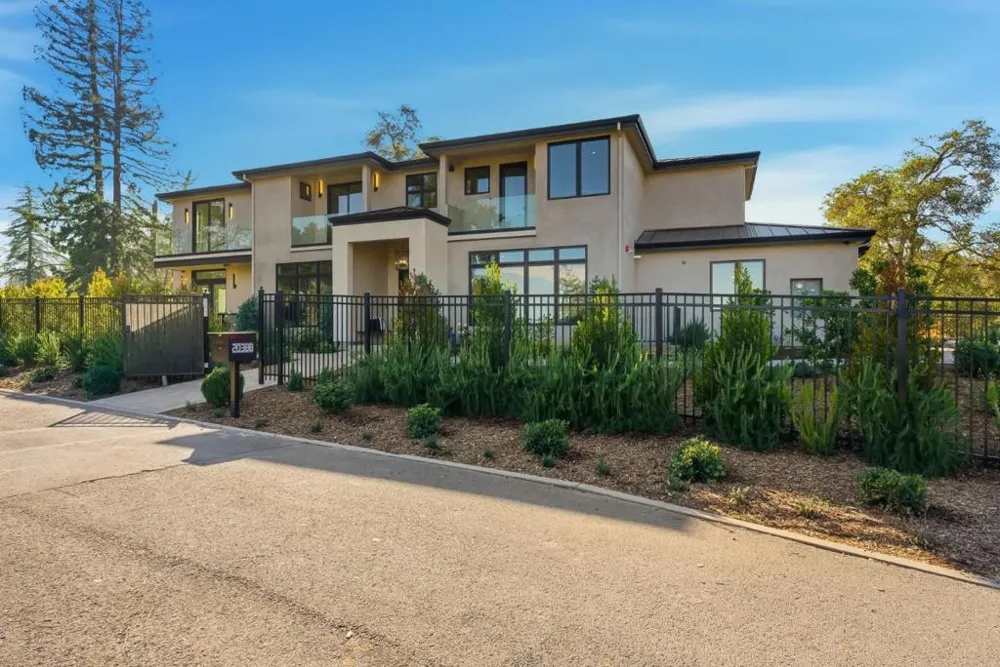 20388 Hill Avenue Saratoga, CA 95070