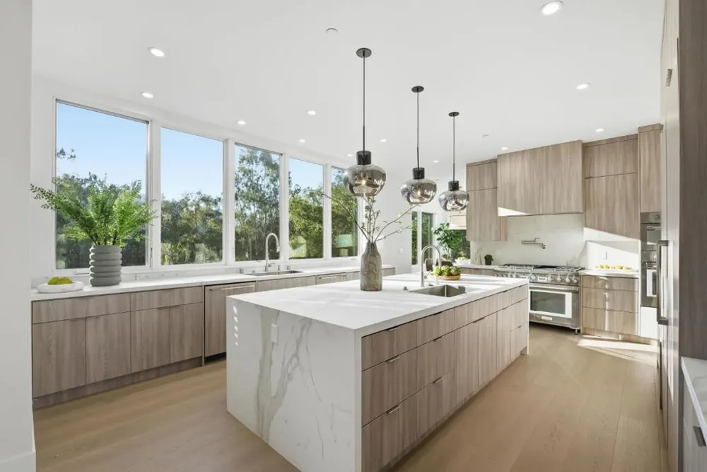 20388 Hill Avenue Saratoga, CA 95070