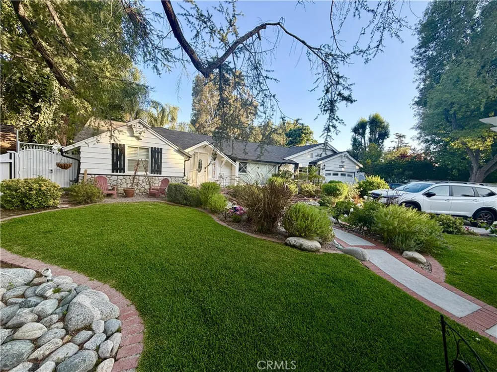 23352 Ostronic Woodland Hills, CA 91367