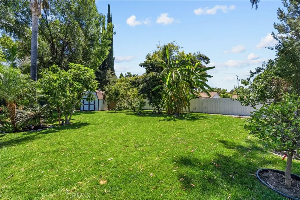 23352 Ostronic Woodland Hills, CA 91367