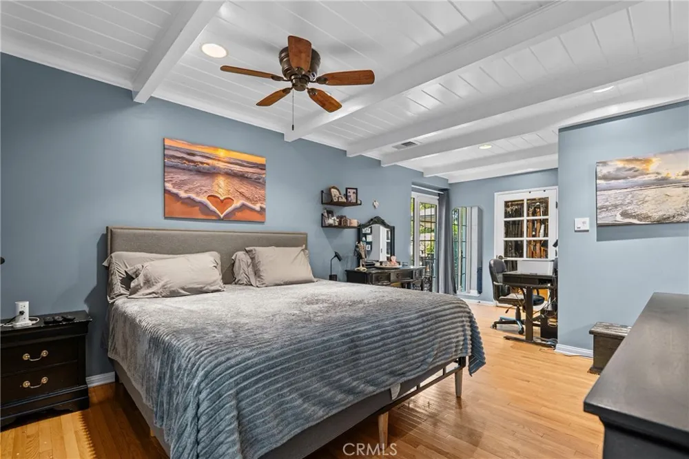 23352 Ostronic Woodland Hills, CA 91367
