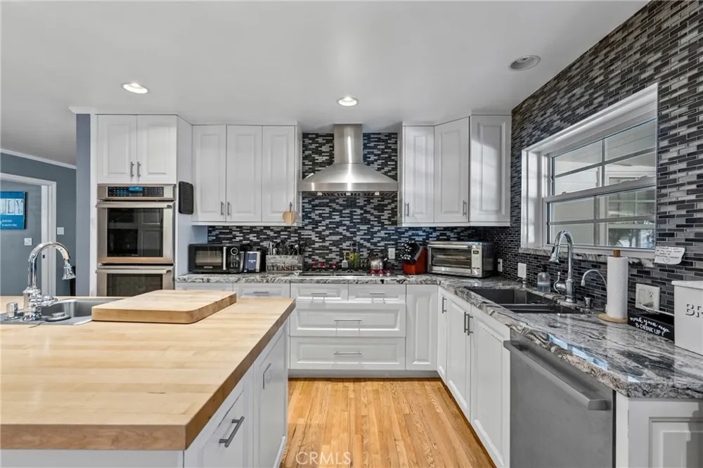 23352 Ostronic Woodland Hills, CA 91367