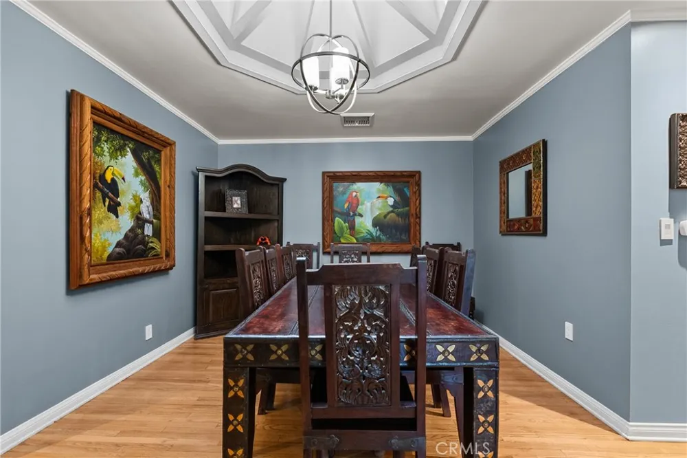 23352 Ostronic Woodland Hills, CA 91367