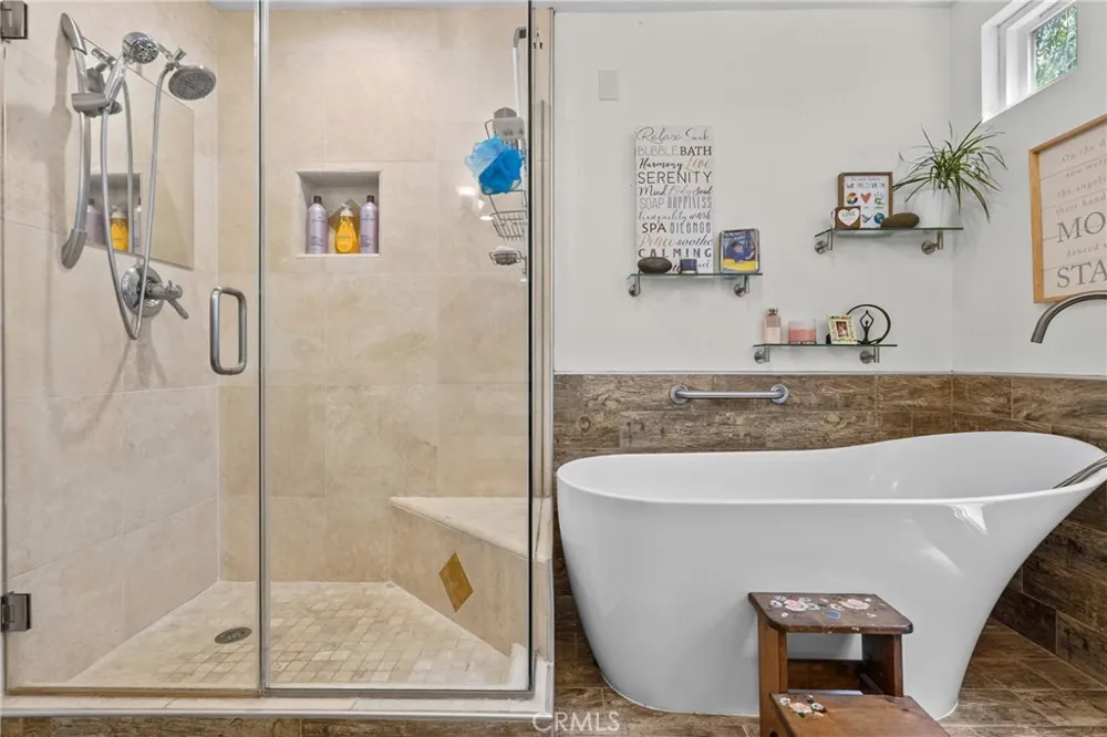 23352 Ostronic Woodland Hills, CA 91367
