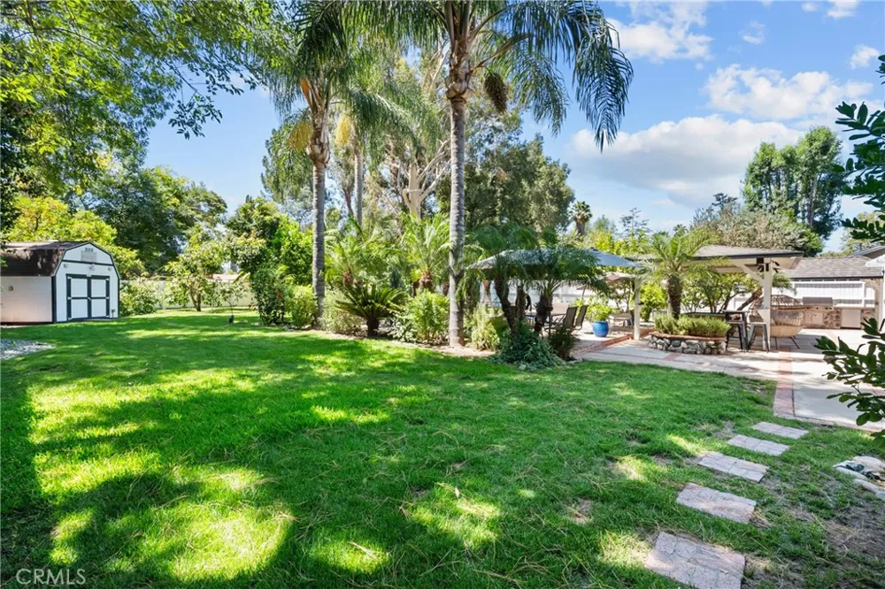 23352 Ostronic Woodland Hills, CA 91367