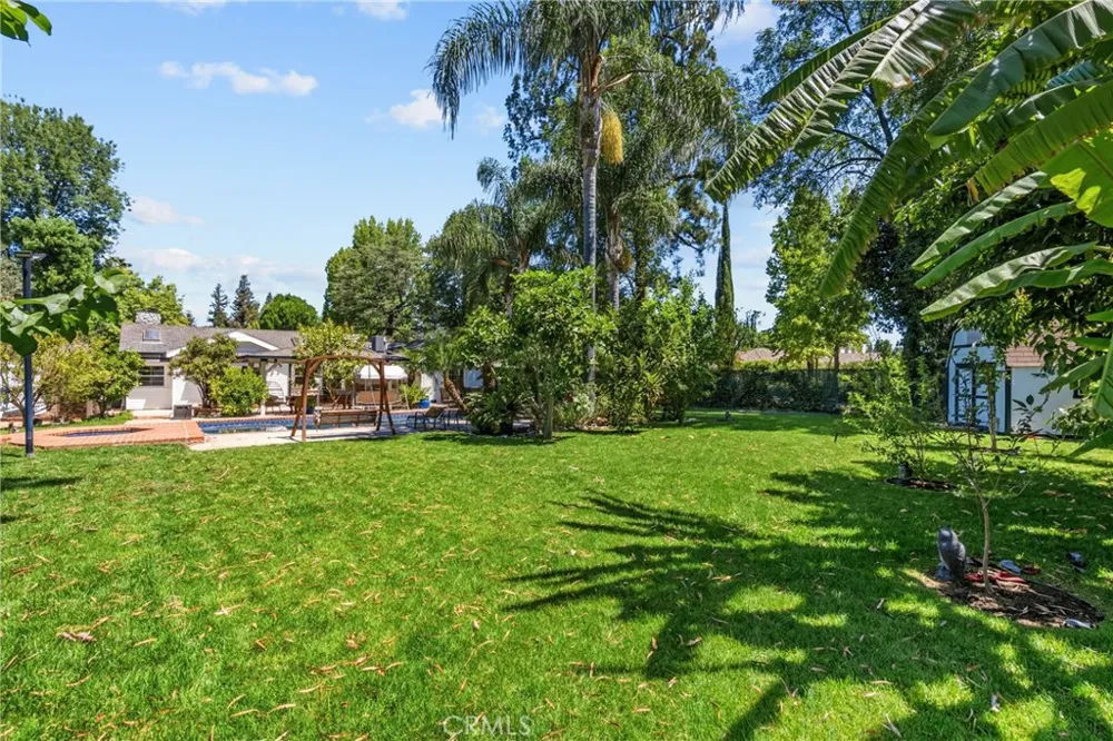 23352 Ostronic Woodland Hills, CA 91367