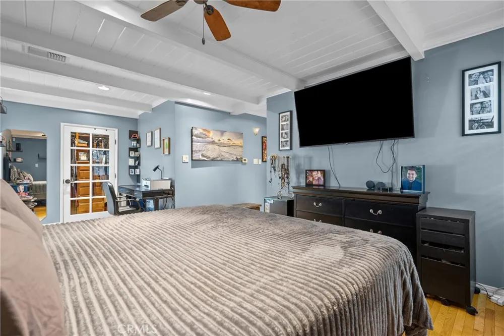 23352 Ostronic Woodland Hills, CA 91367