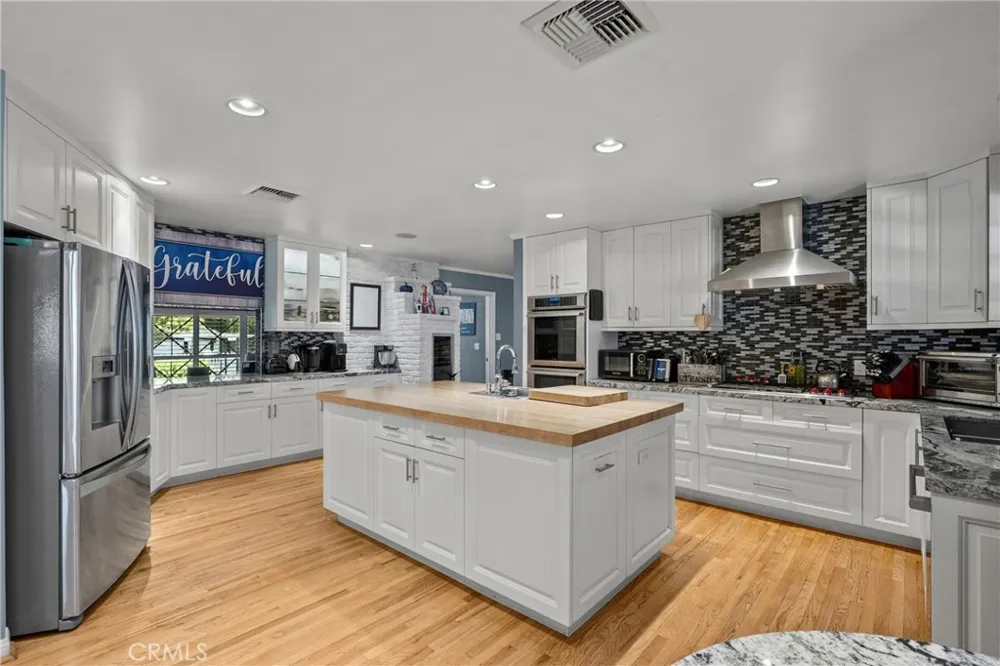 23352 Ostronic Woodland Hills, CA 91367