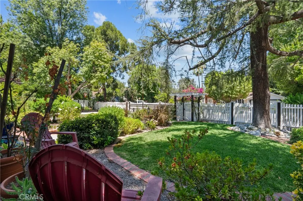 23352 Ostronic Woodland Hills, CA 91367