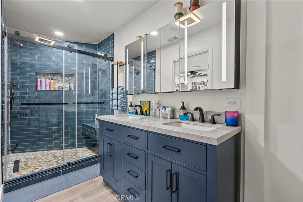 23352 Ostronic Woodland Hills, CA 91367
