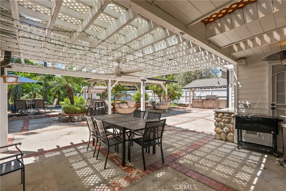 23352 Ostronic Woodland Hills, CA 91367