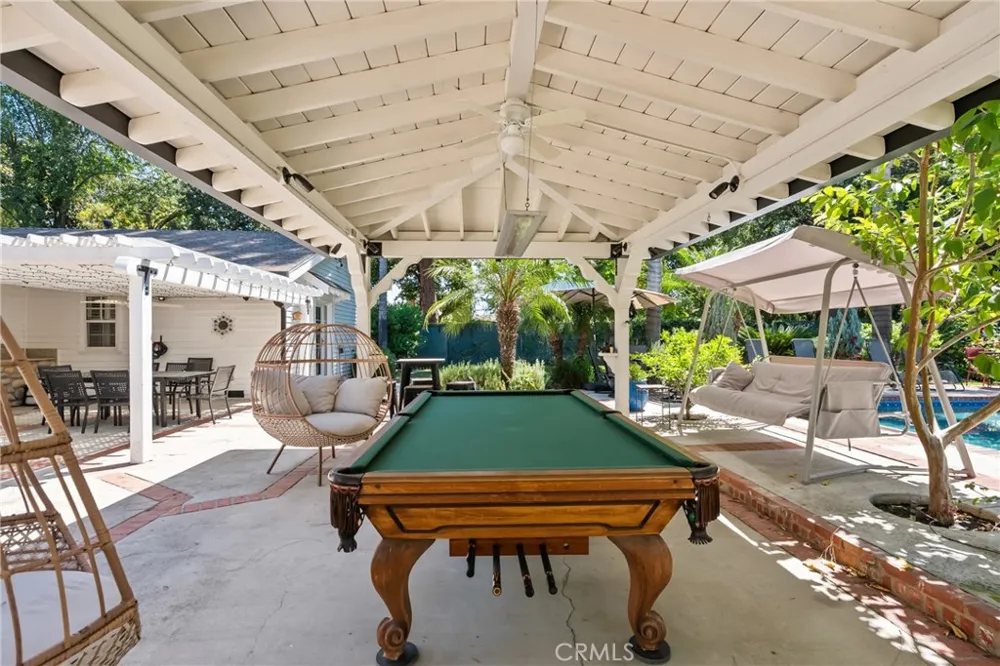 23352 Ostronic Woodland Hills, CA 91367