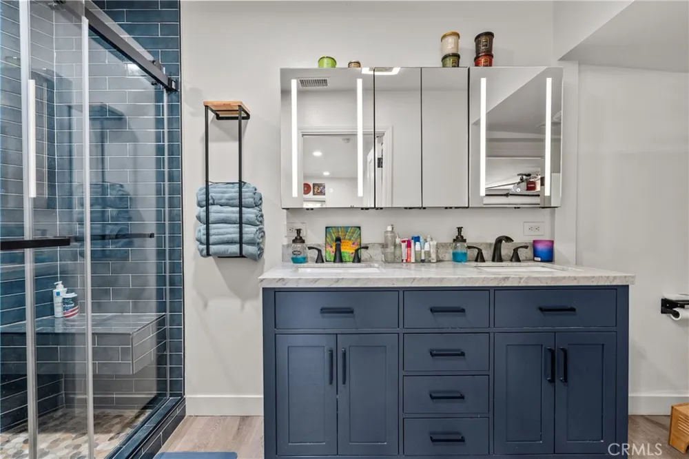 23352 Ostronic Woodland Hills, CA 91367